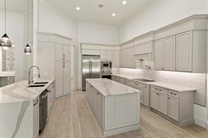 Image No.17-5 Bed Property for sale