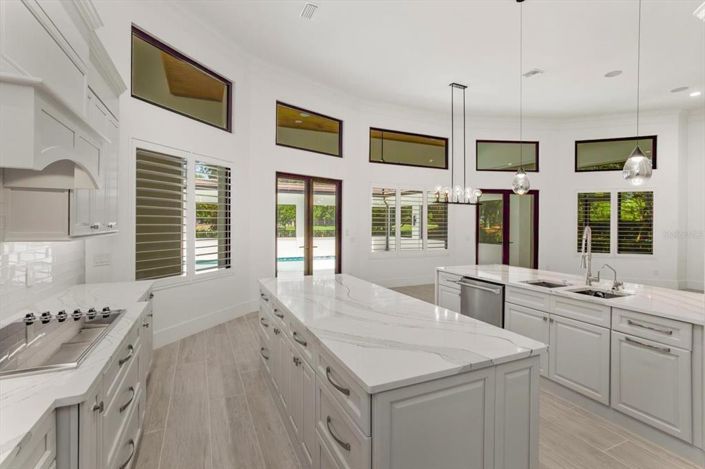 Image No.18-5 Bed Property for sale