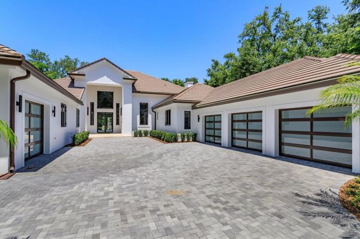 Image No.2-5 Bed Property for sale