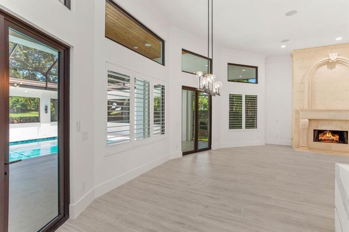 Image No.20-5 Bed Property for sale