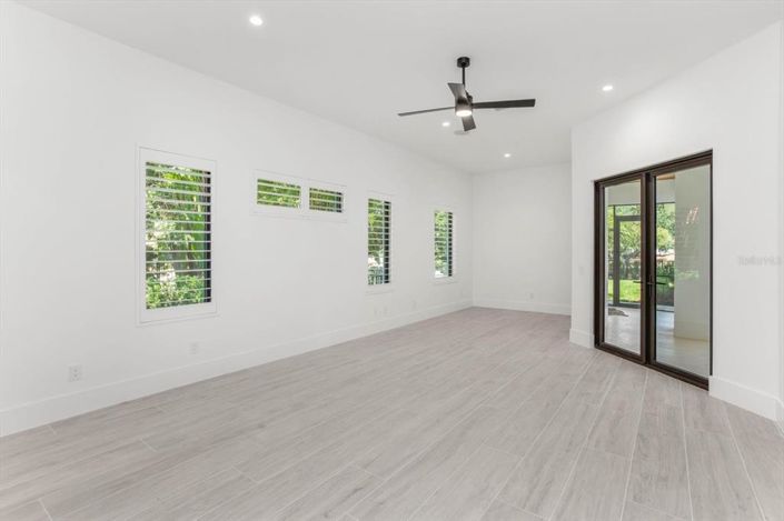 Image No.25-5 Bed Property for sale