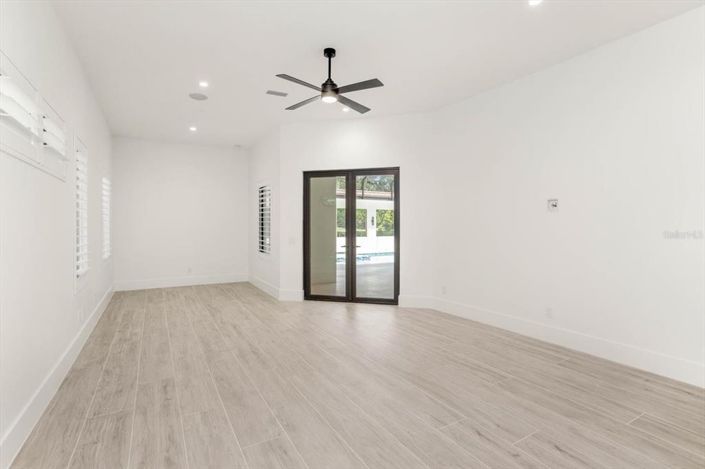 Image No.26-5 Bed Property for sale