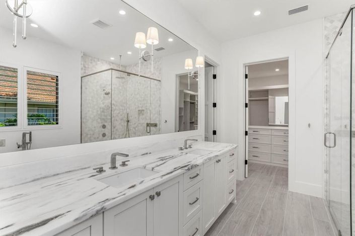 Image No.28-5 Bed Property for sale