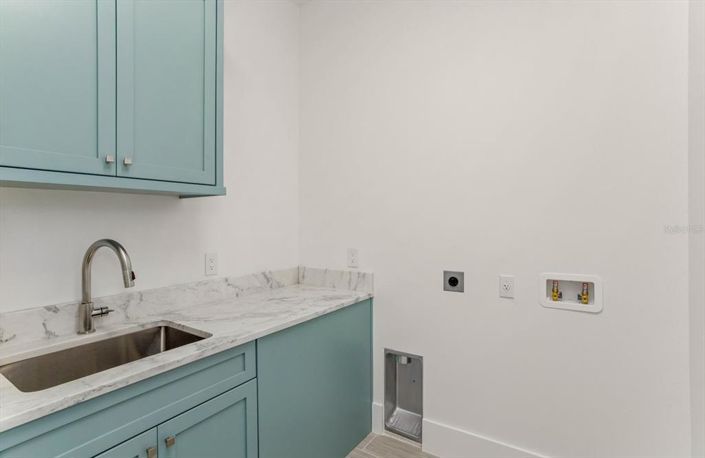 Image No.47-5 Bed Property for sale