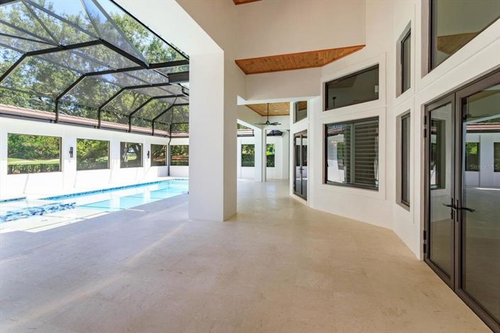 Image No.50-5 Bed Property for sale