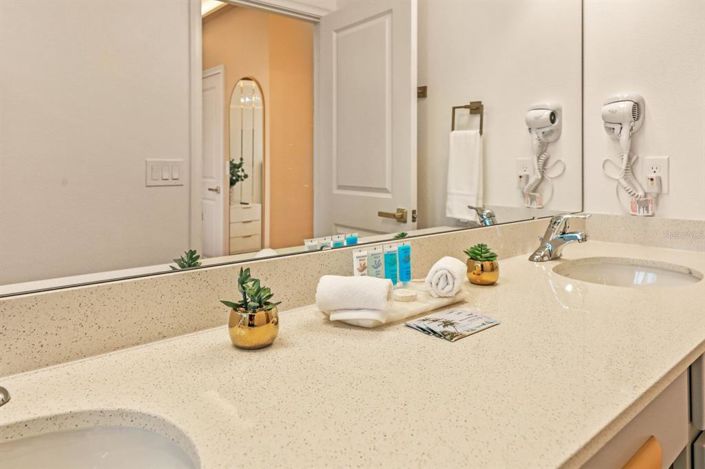 Image No.27-5 Bed Townhouse for sale