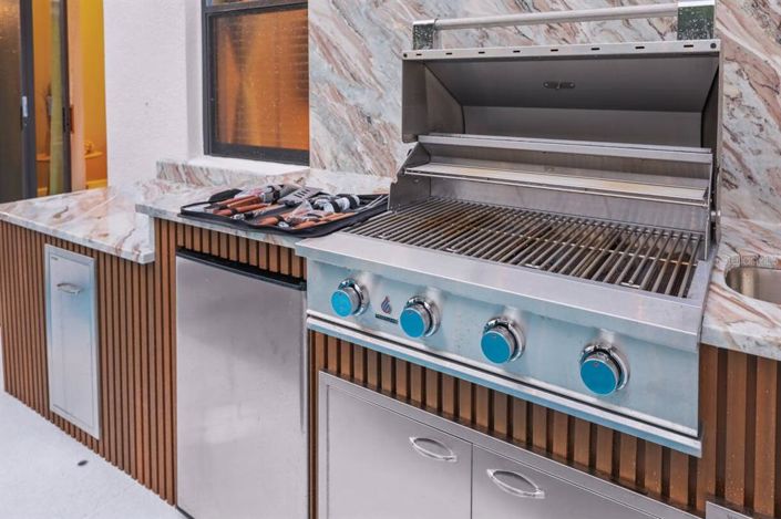 Image No.54-5 Bed Townhouse for sale