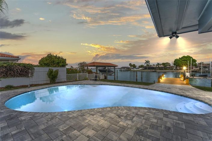 Image No.3-4 Bed Property for sale