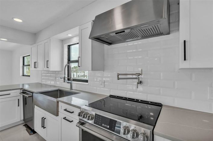 Image No.30-4 Bed Property for sale