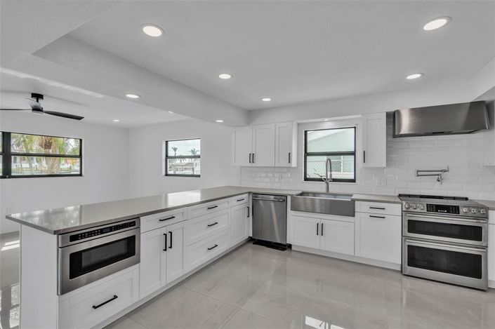 Image No.32-4 Bed Property for sale