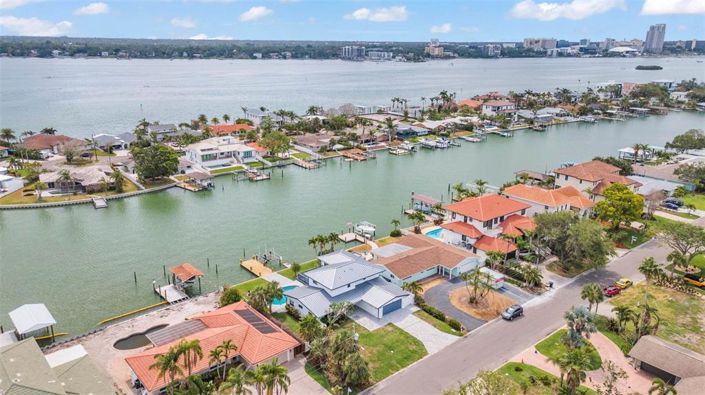 Image No.7-4 Bed Property for sale