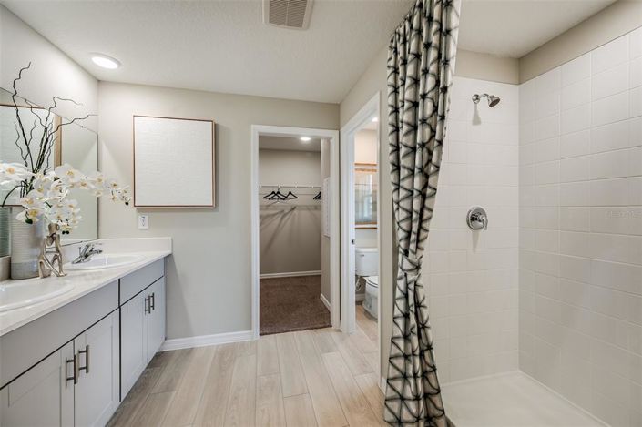 Image No.10-3 Bed Property for sale