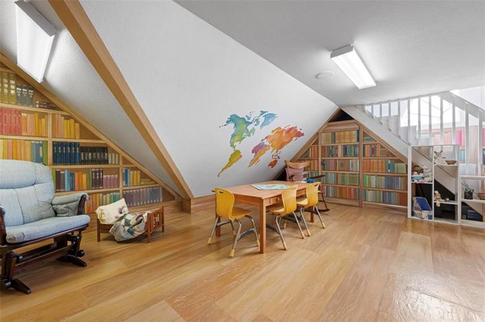 Image No.18-3 Bed Property for sale