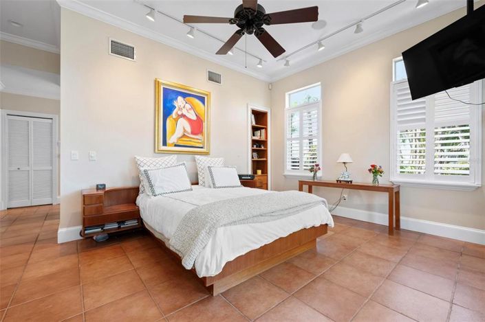 Image No.33-3 Bed Property for sale