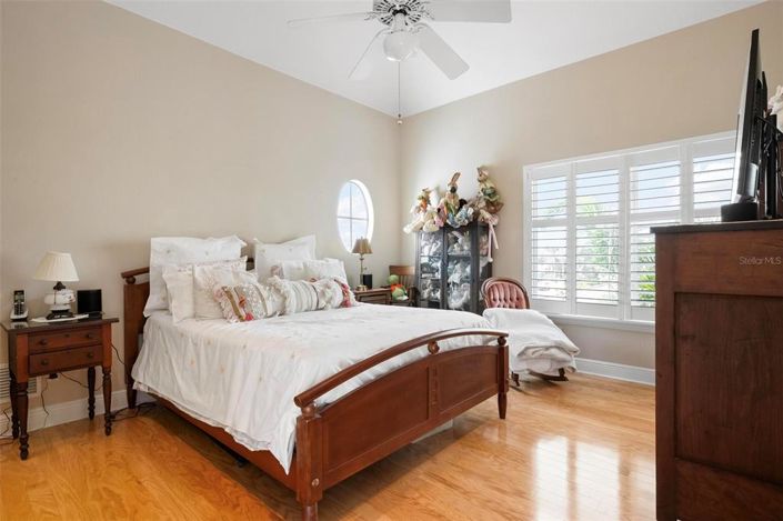 Image No.38-3 Bed Property for sale