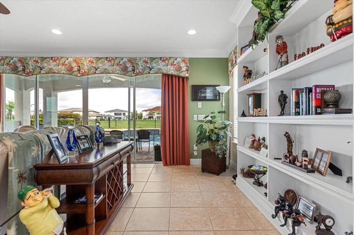 Image No.12-5 Bed Property for sale