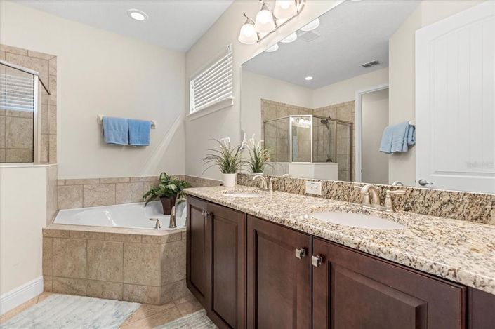 Image No.17-5 Bed Property for sale