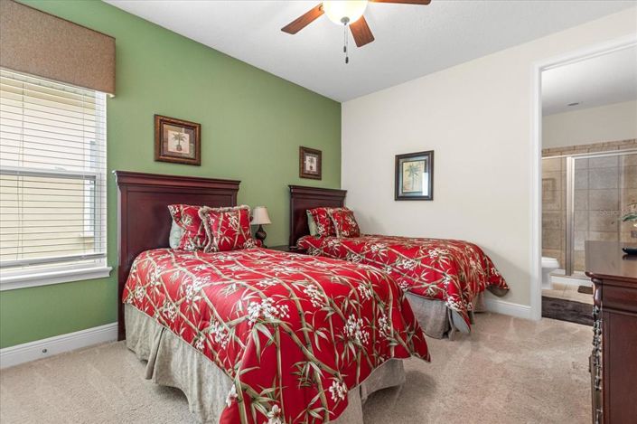 Image No.28-5 Bed Property for sale