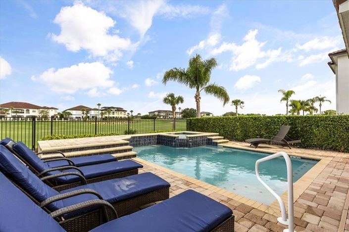 Image No.46-5 Bed Property for sale