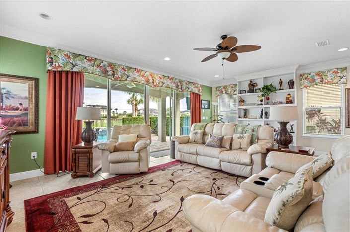 Image No.5-5 Bed Property for sale