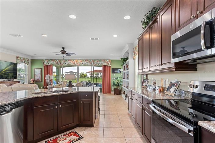 Image No.6-5 Bed Property for sale