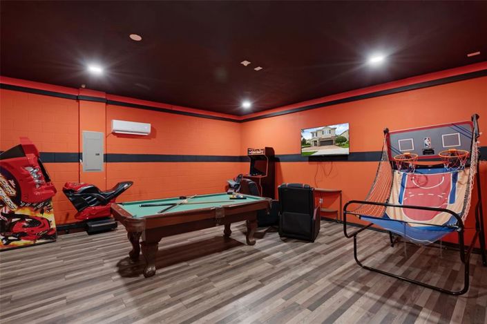 Image No.25-8 Bed Property for sale