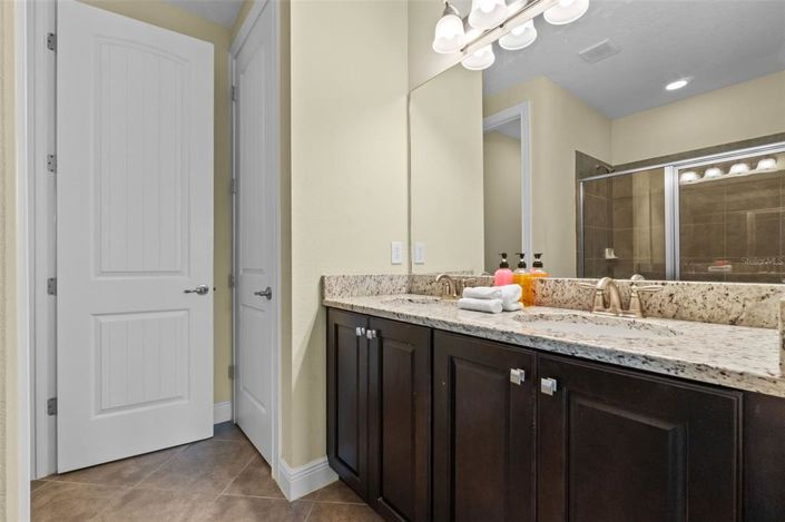 Image No.15-8 Bed Property for sale