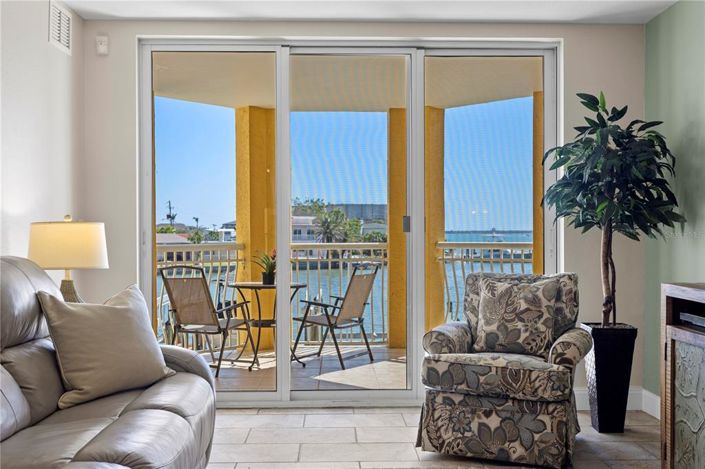 Image No.10-3 Bed Property for sale