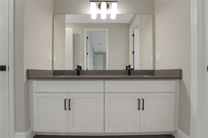 Image No.15-6 Bed Property for sale