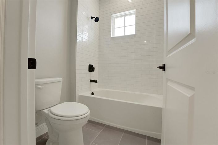 Image No.16-6 Bed Property for sale