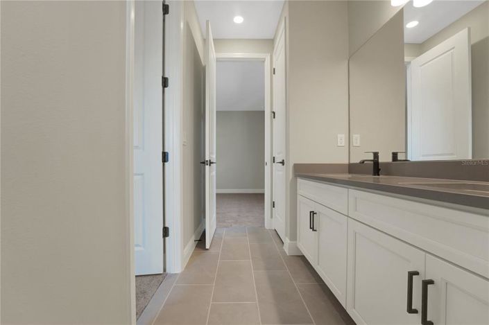 Image No.17-6 Bed Property for sale