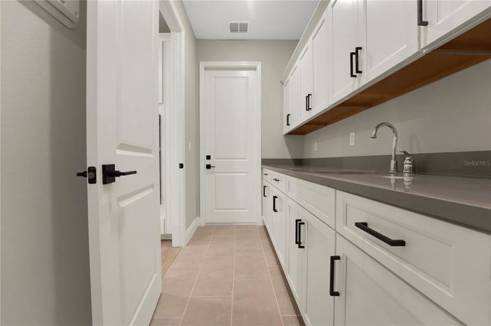 Image No.42-6 Bed Property for sale