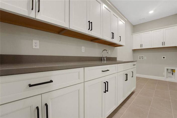 Image No.44-6 Bed Property for sale