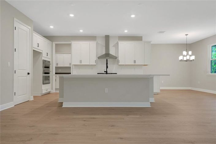 Image No.51-6 Bed Property for sale