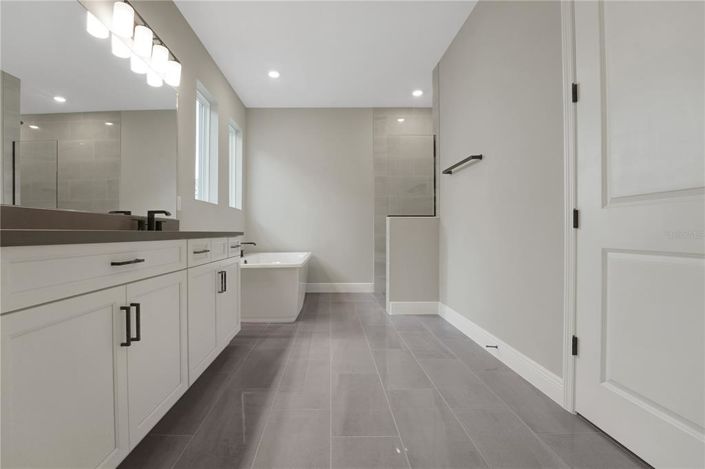 Image No.56-6 Bed Property for sale