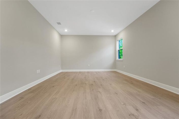 Image No.59-6 Bed Property for sale