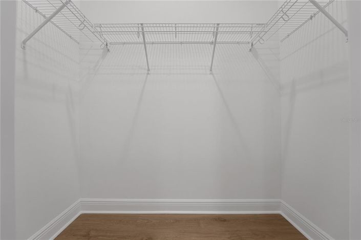 Image No.60-6 Bed Property for sale