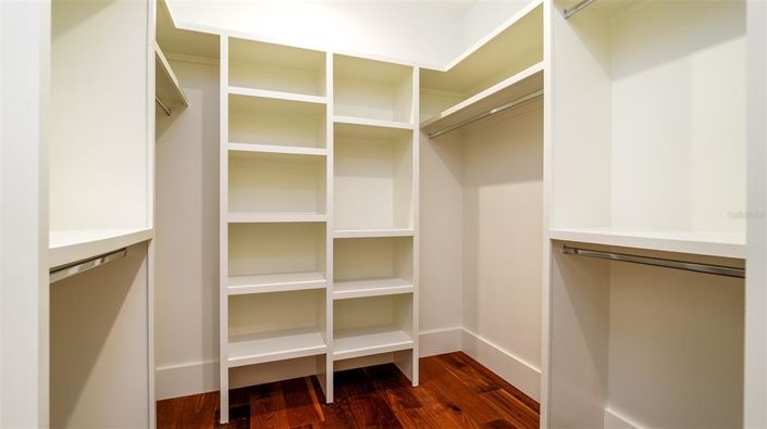 Image No.17-5 Bed Property for sale