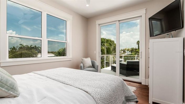 Image No.26-5 Bed Property for sale