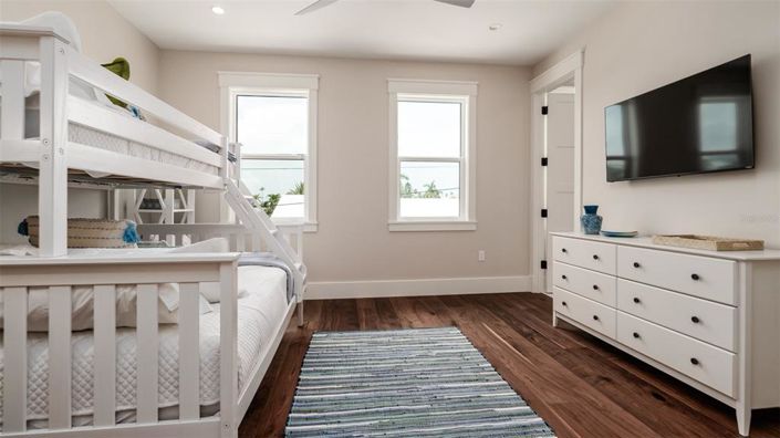 Image No.32-5 Bed Property for sale