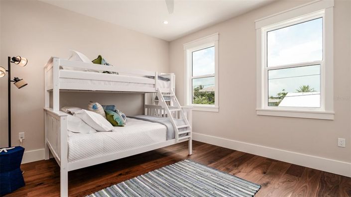 Image No.33-5 Bed Property for sale