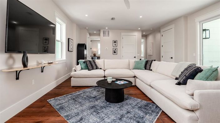 Image No.38-5 Bed Property for sale