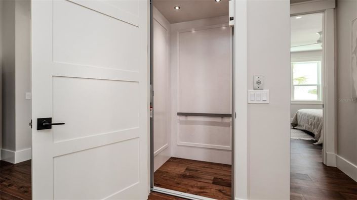 Image No.40-5 Bed Property for sale