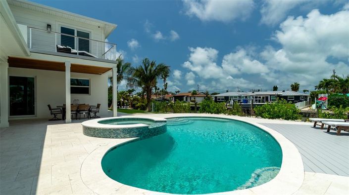 Image No.50-5 Bed Property for sale