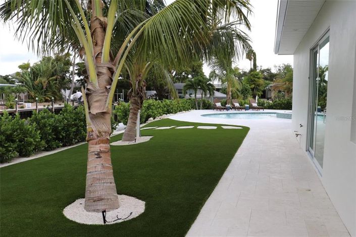 Image No.56-5 Bed Property for sale