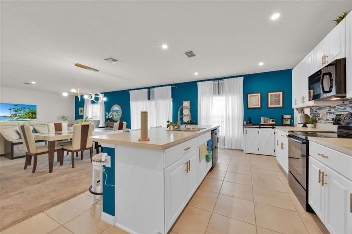 Image No.8-4 Bed Property for sale