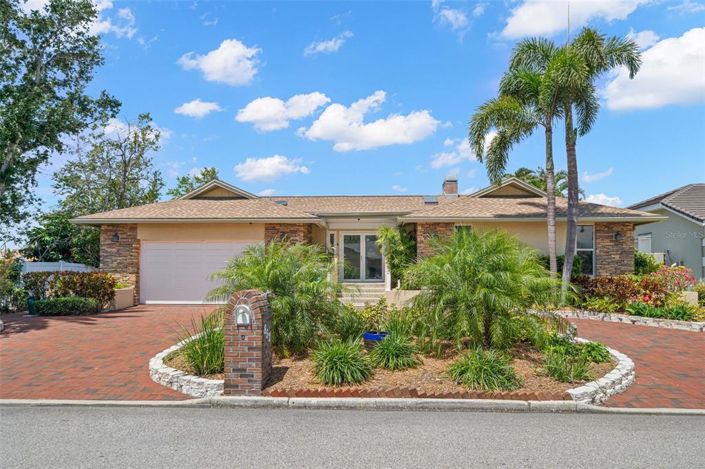 Image No.1-4 Bed Property for sale