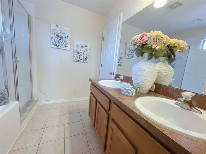 Image No.30-4 Bed Property for sale