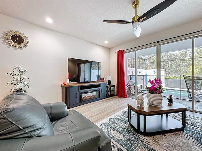 Image No.20-4 Bed Townhouse for sale