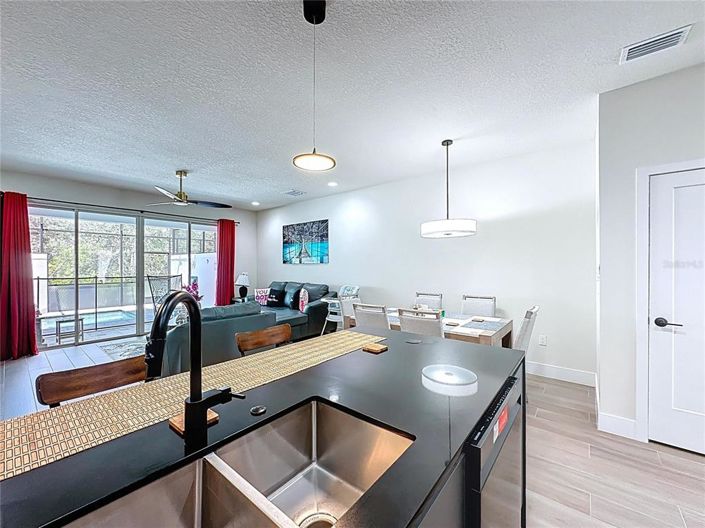 Image No.22-4 Bed Townhouse for sale